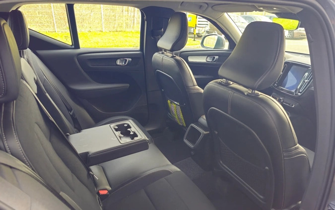 Volvo XC 40 cena 98900 przebieg: 66100, rok produkcji 2018 z Skwierzyna małe 56